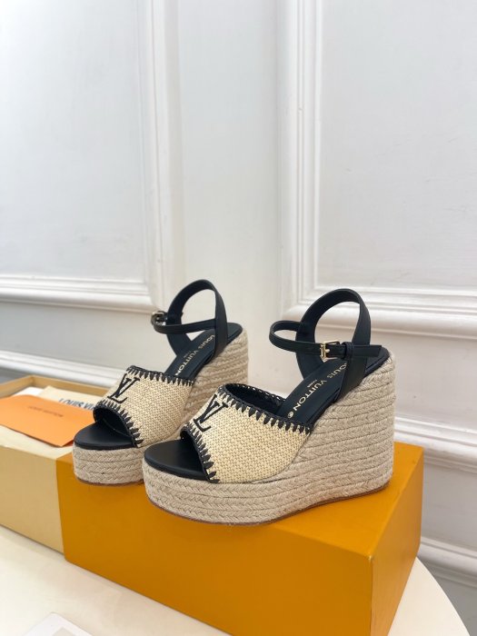 Босоножки фото 3