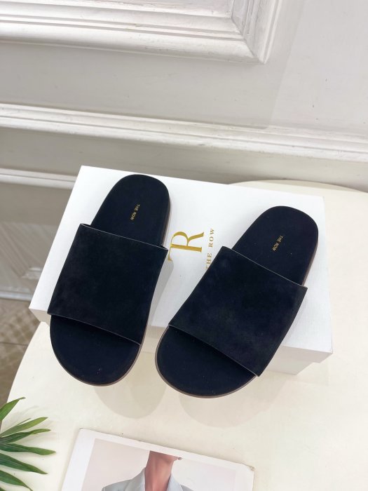 Шлепанцы женские фото 8