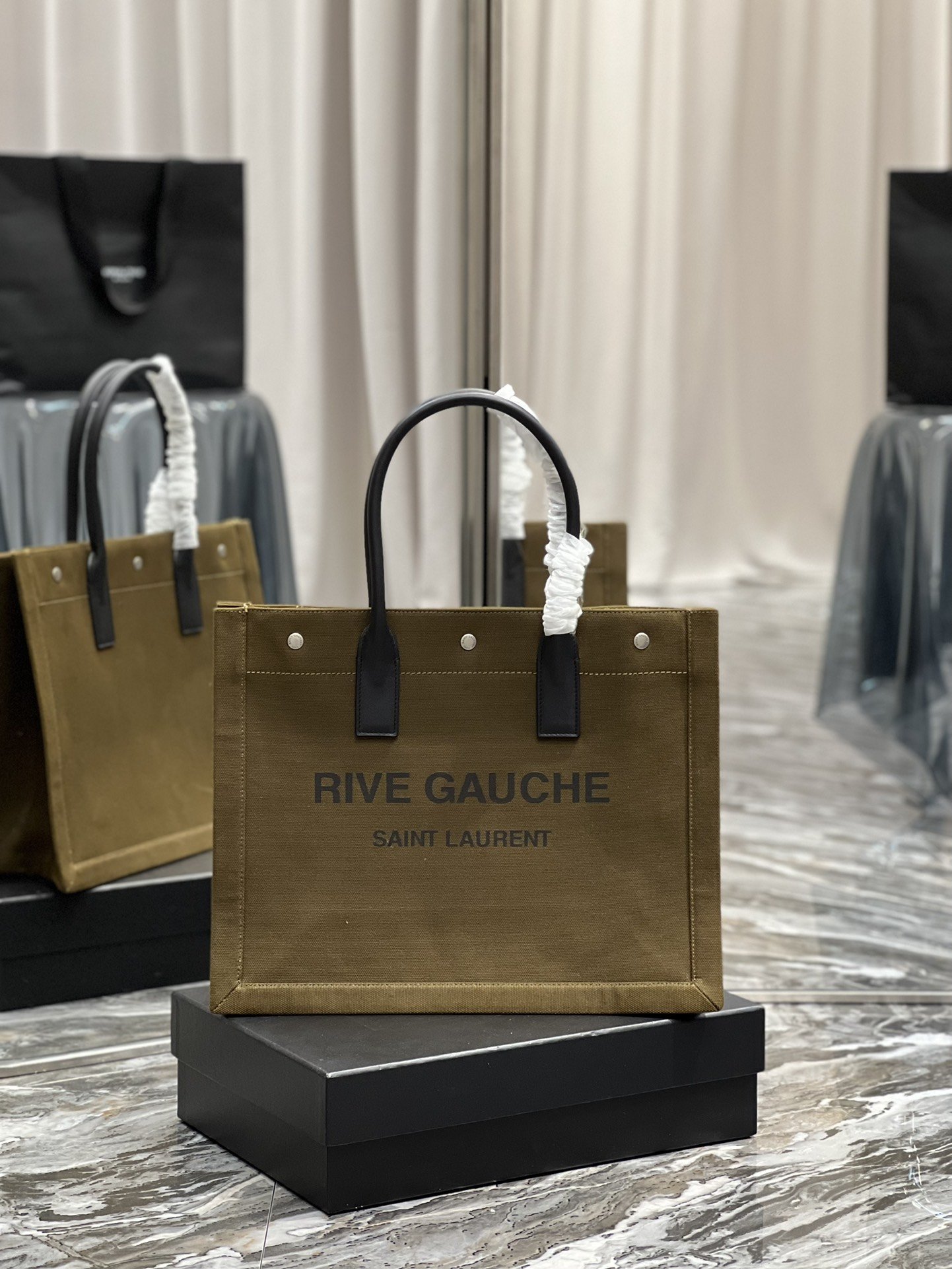 A bag Rive Gauche Tote Bag 39 cm