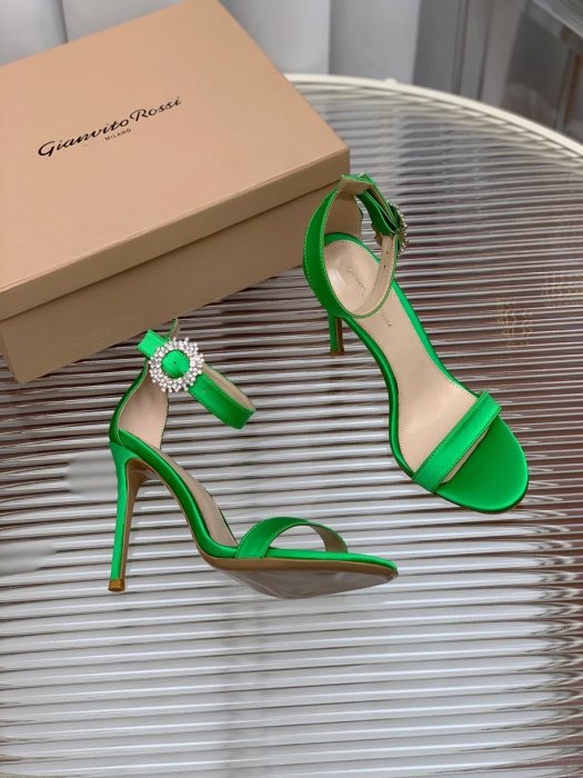 Босоножки фото 5