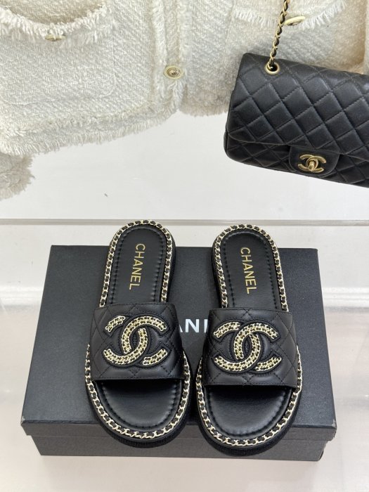 Шлепанцы женские фото 4