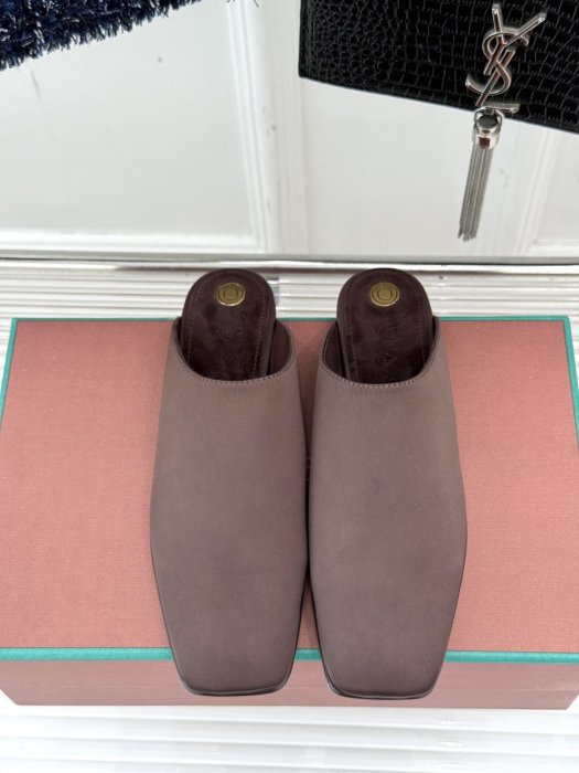 Шлепанцы фото 4