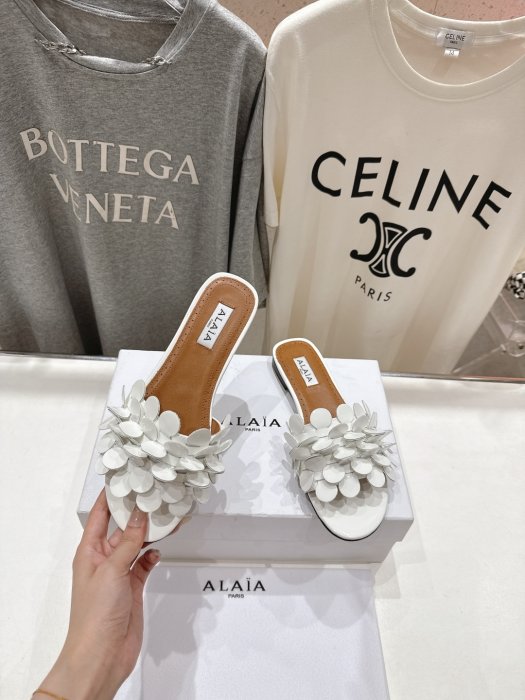 Шлепанцы женские фото 4