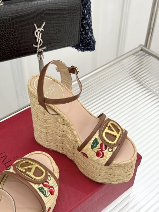 Босоножки фото 5