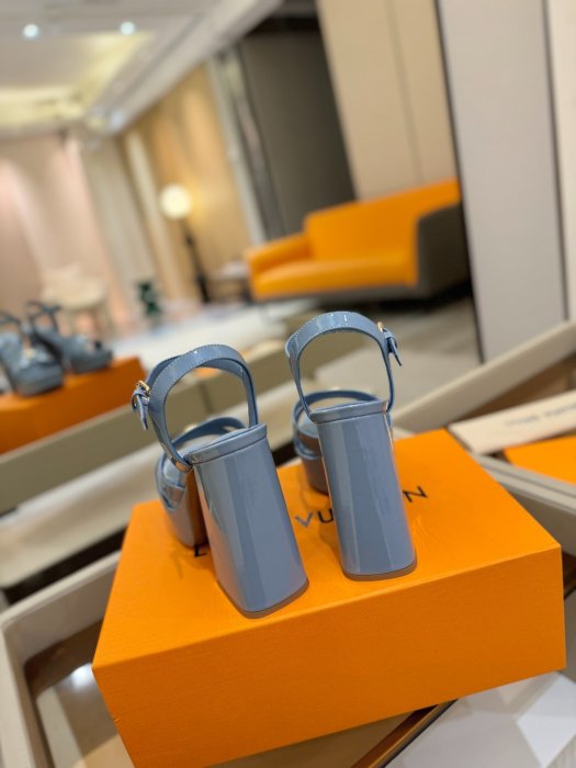 Босоножки фото 7