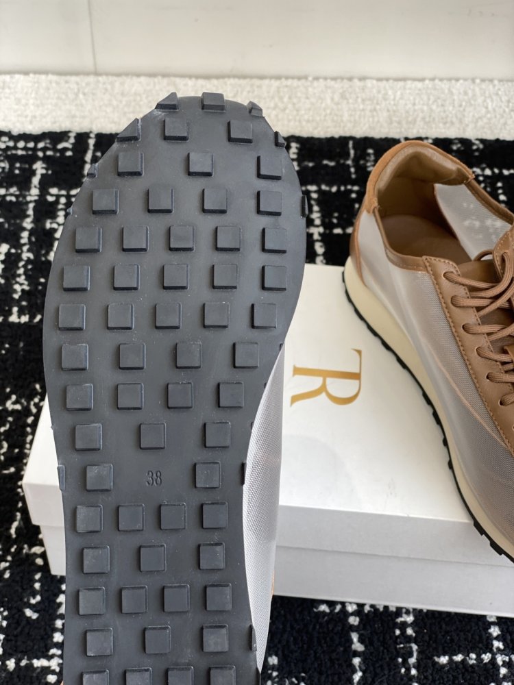 Кросівки жіночі фото 9