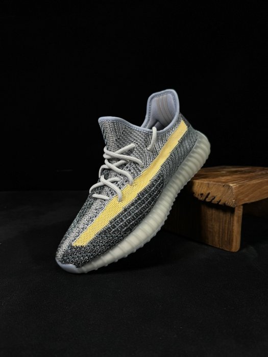 Кросівки Yeezy 350V2 фото 2