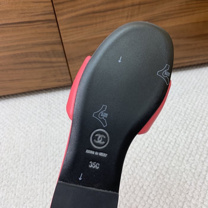 Шлепанцы женские фото 8