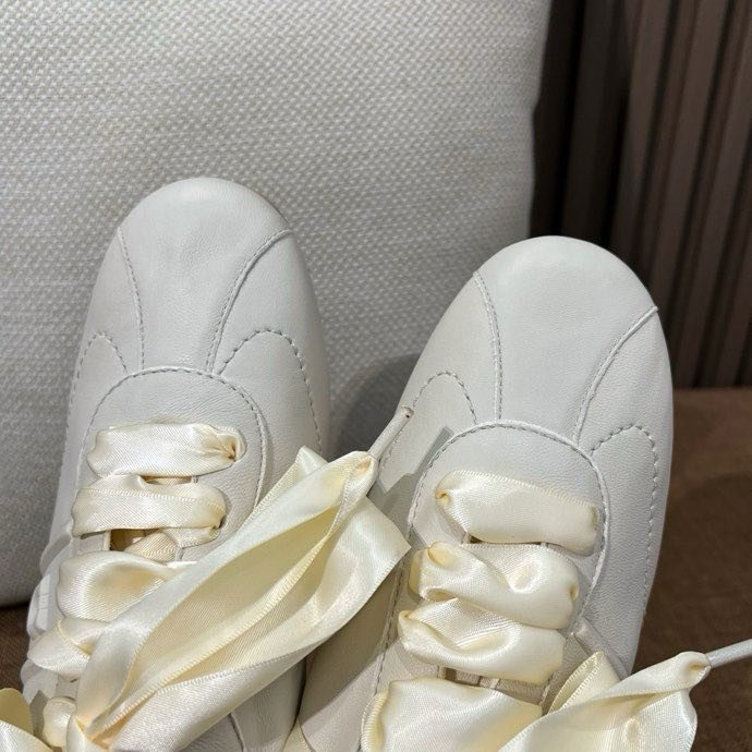 Кросівки жіночі фото 9