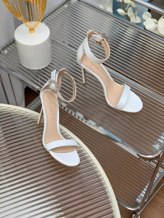 Босоножки фото 3