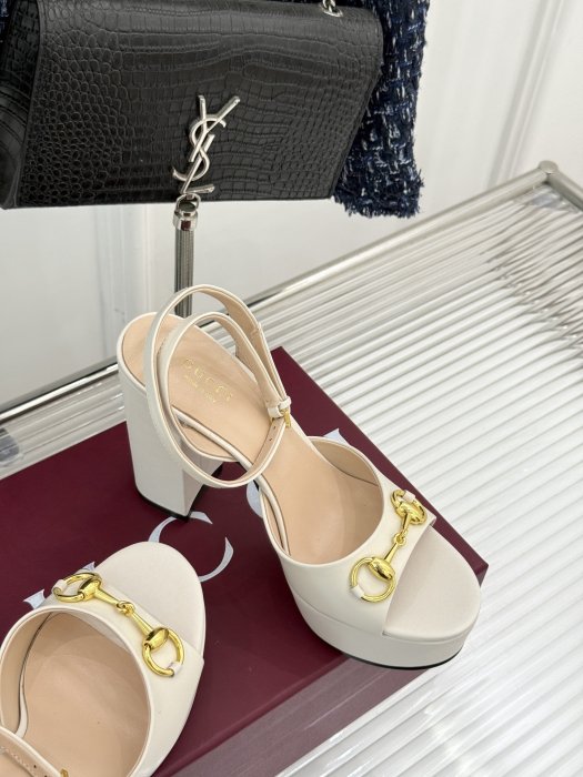 Босоножки фото 5