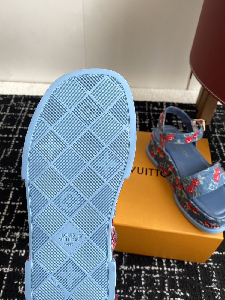 Сандалии женские фото 9