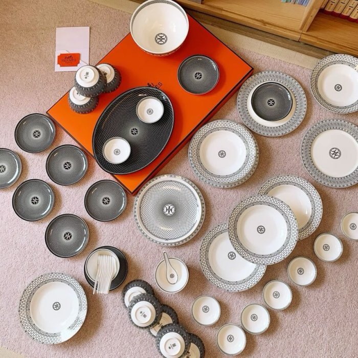 Набір порцелянової посуду з 53 предметів H-Deco