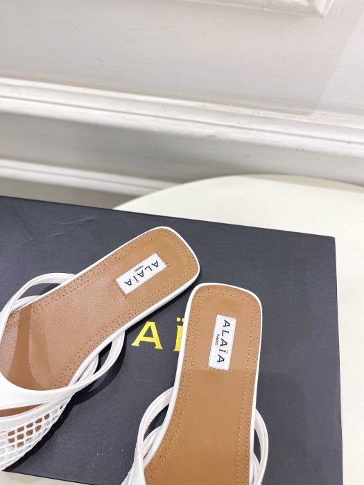 Шлепанцы женские фото 7