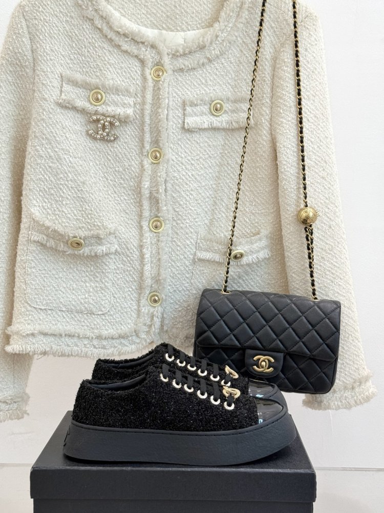 Shoes women's on platform 35 mm