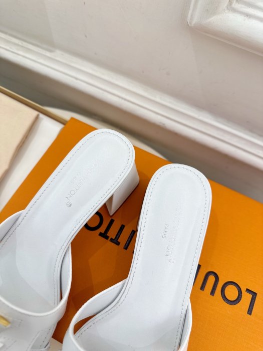 Босоножки фото 8