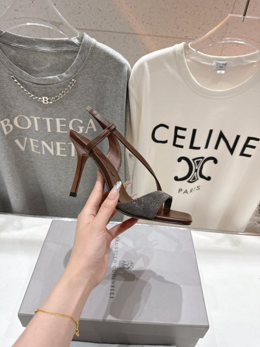 Босоножки фото 5