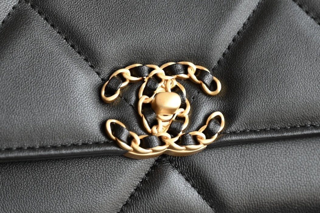 Сумка женская CHANEL 19 Wallet on Chain фото 5