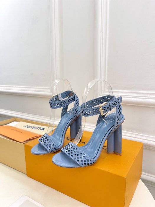 Босоножки фото 3