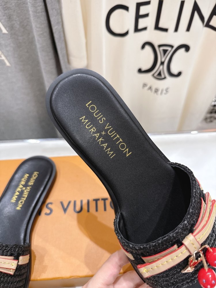 Шлепанцы женские фото 8