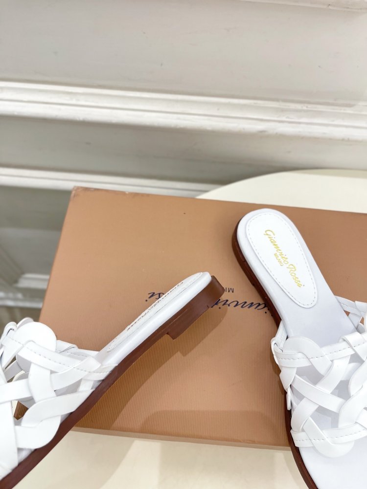 Шльопанці жіночі фото 8