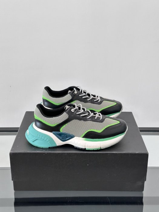 Кросівки чоловічі