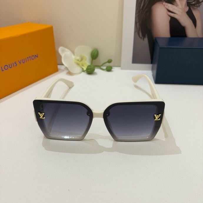 Очки солнцезащитные