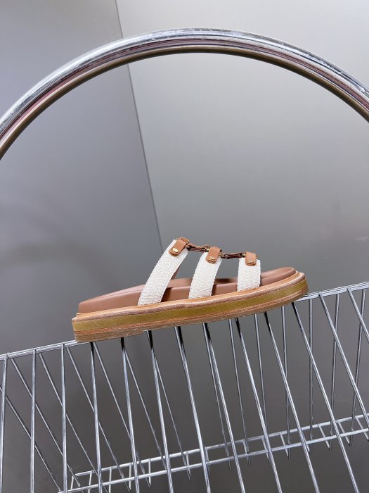 Шлепанцы женские фото 5