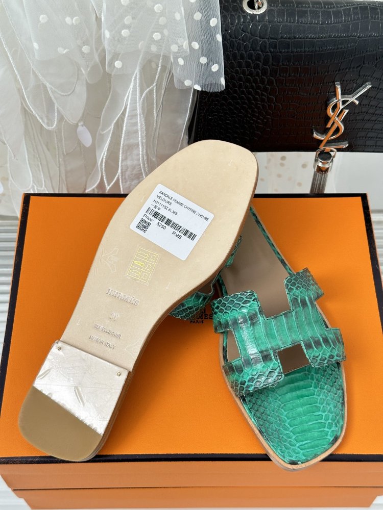 Шлепанцы женские фото 9