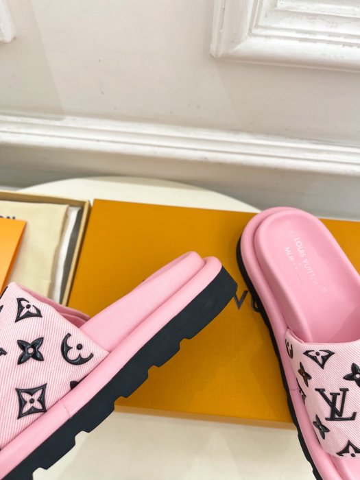 Шлепанцы женские фото 7