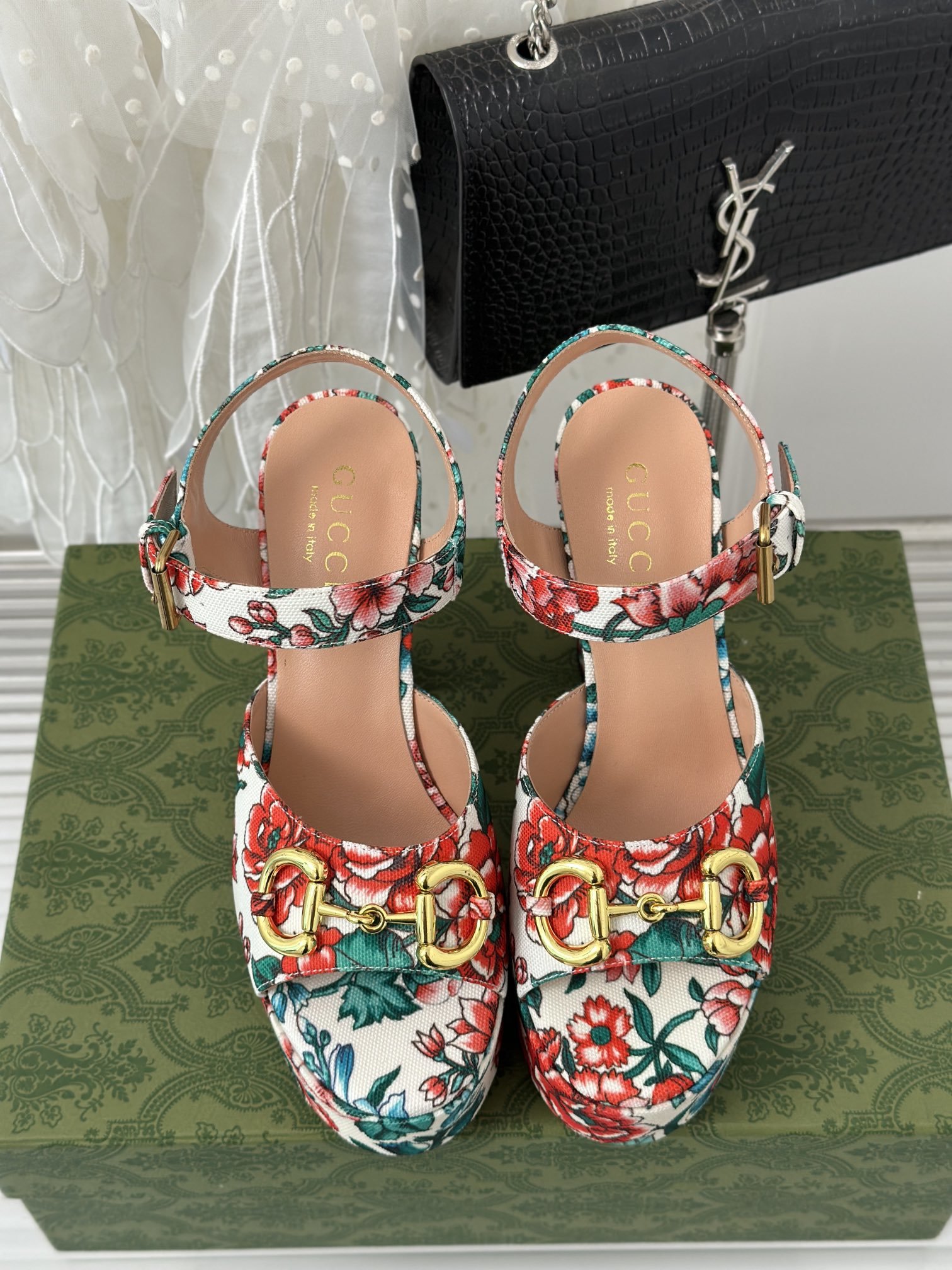 Sandals from flower print on high heel фото 4