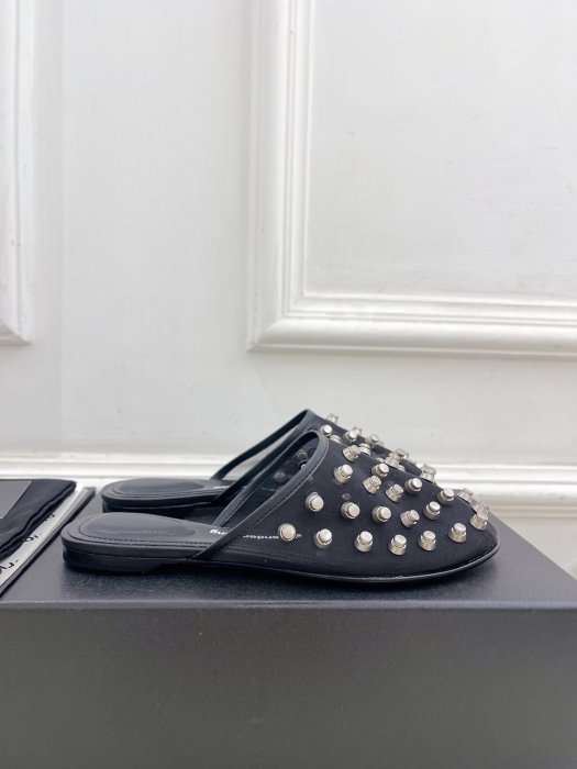 Шлепанцы женские фото 4