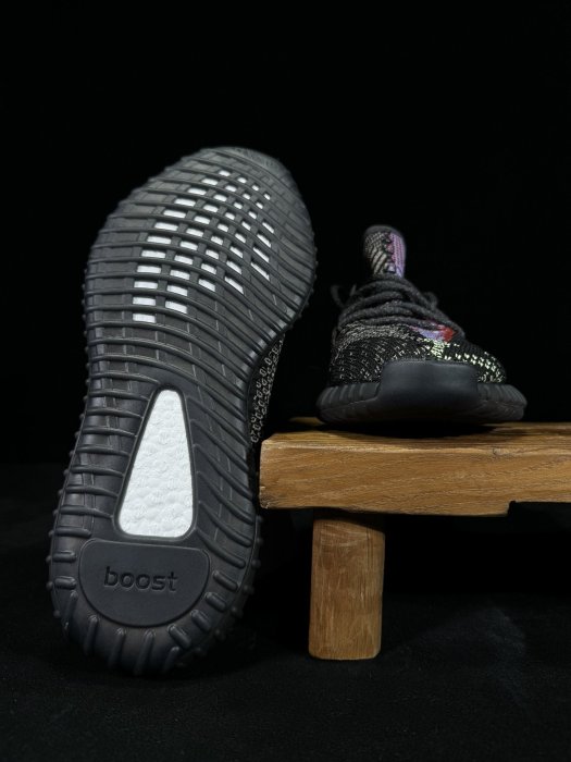 Кросівки Yeezy 350V2 фото 3