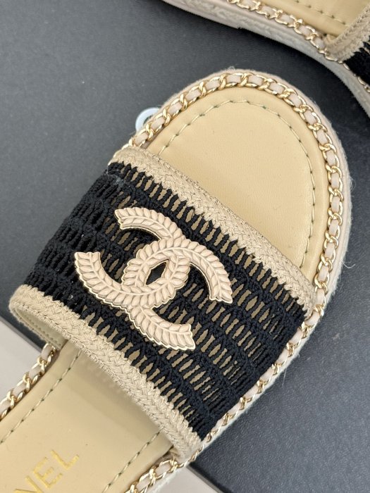 Шлепанцы женские фото 7