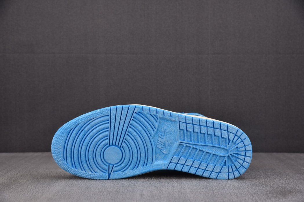Кроссовки Air Jordan 1 Retro High OG UNC Reimagined фото 4