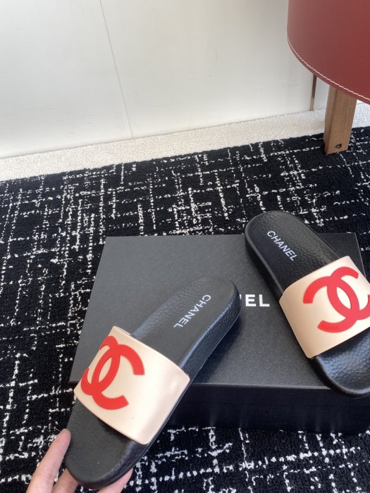 Шлепанцы женские фото 7