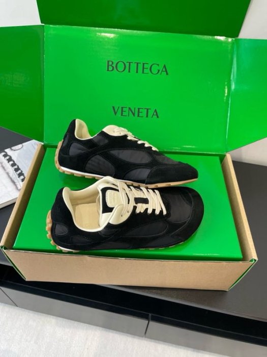 Кросівки жіночі фото 9