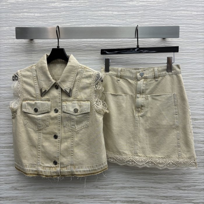 Костюм женский