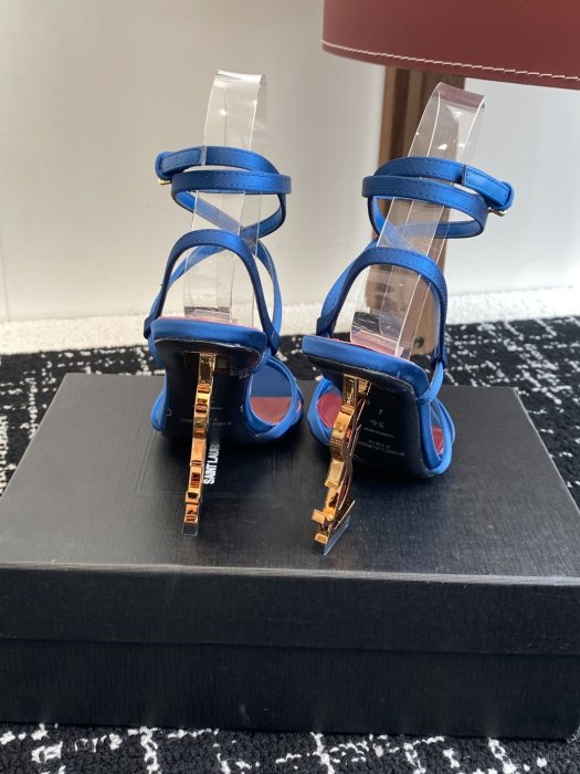 Босоножки фото 8