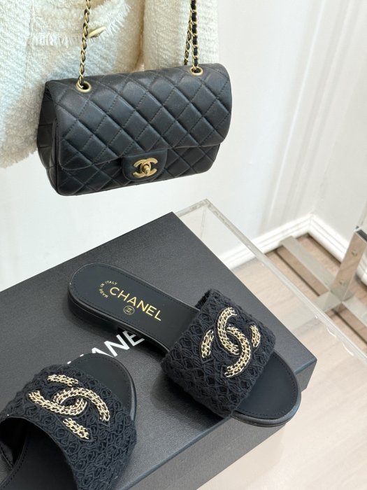 Шлепанцы женские фото 5