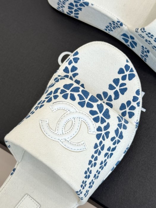 Шлепанцы женские фото 7