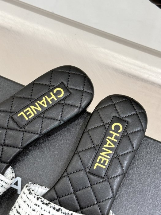 Шлепанцы женские фото 8