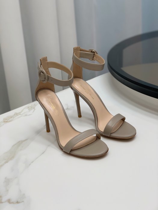 Босоножки фото 7