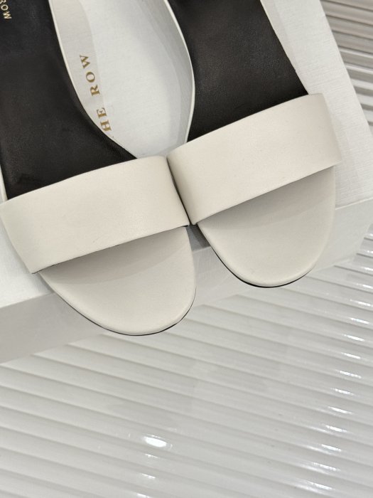 Босоножки фото 7