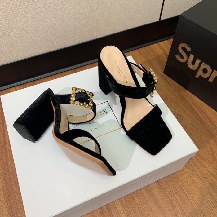 Босоножки фото 5