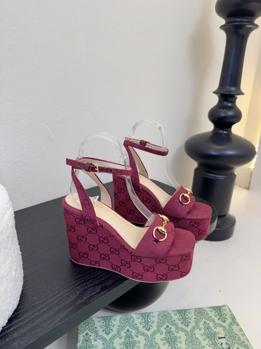 Босоножки фото 2