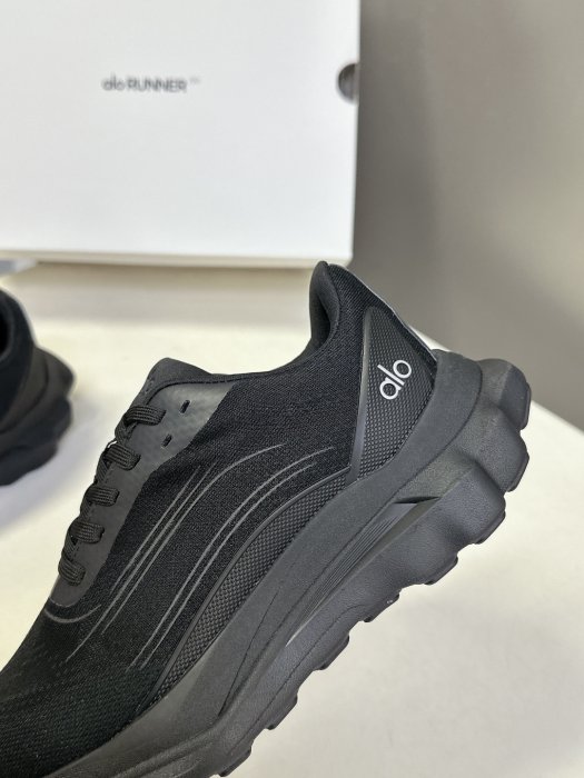 Кросівки жіночі фото 8