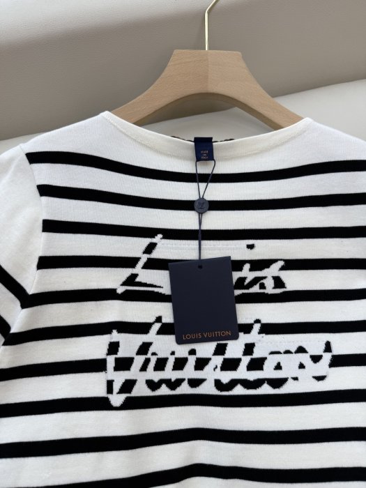 T-shirt women's фото 6