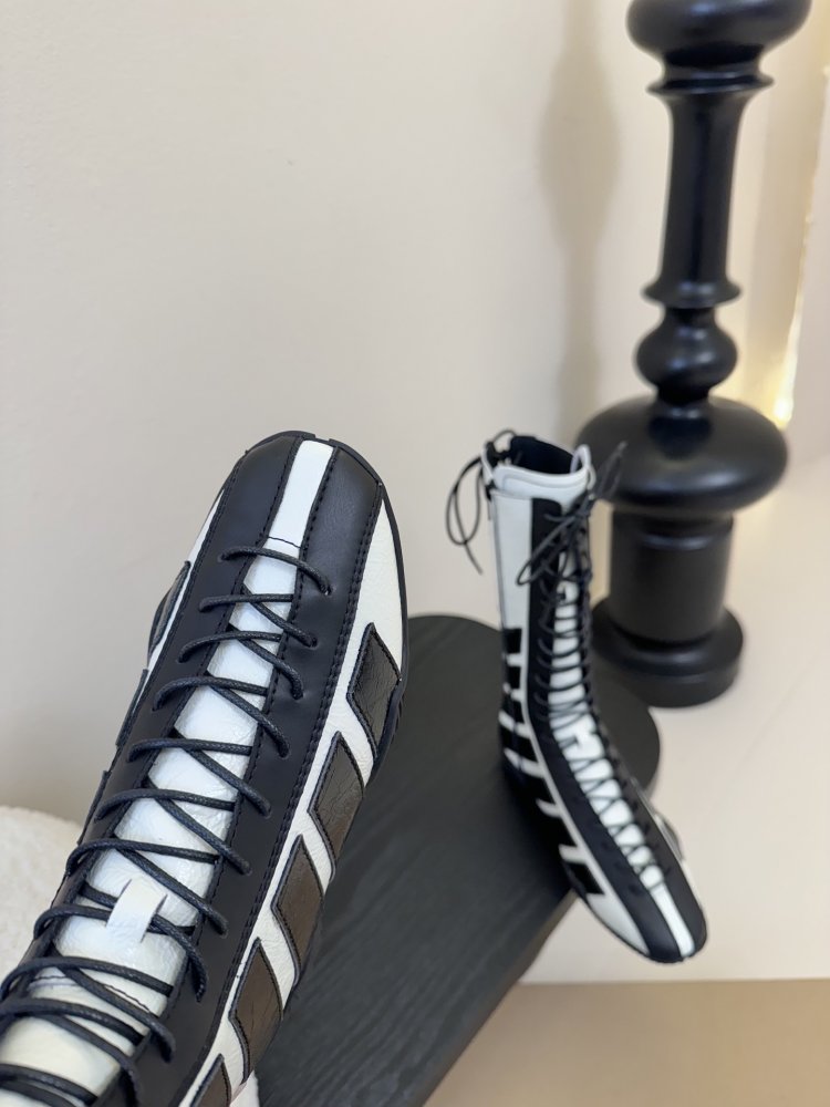 Чоботи жіночі на шнурівці фото 6