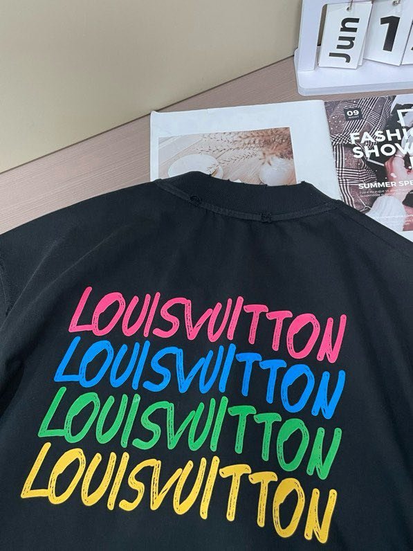 Costume male (T-shirt and shorts) фото 6